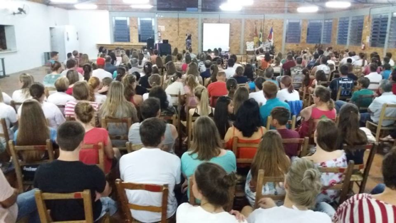 MINISTÉRIO PÚBLICO DIALOGA COM A COMUNIDADE ESCOLAR 