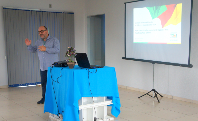 REUNIÃO EM SÃO JOSÉ DO INHACORÁ DEFINE INÍCIO DAS OBRAS DE MICROAÇUDES PARA IRRIGAÇÃO