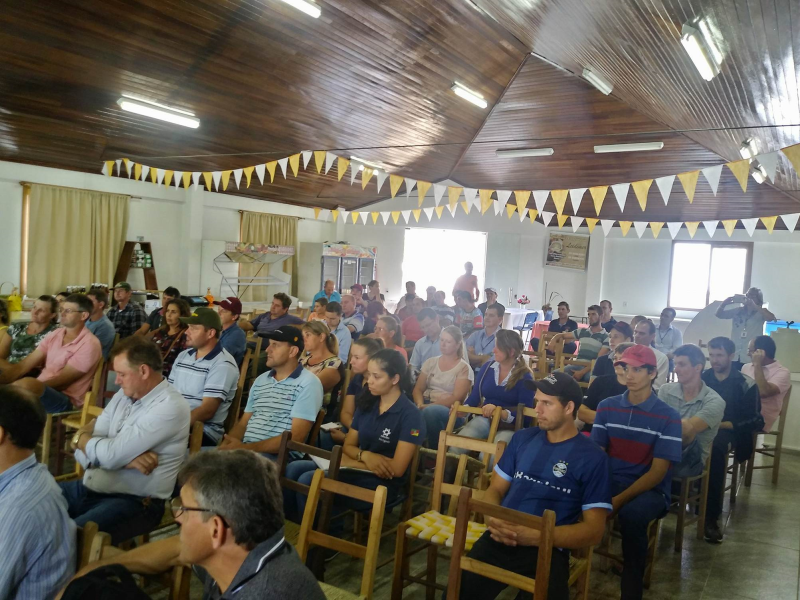 TARDE DE CAMPO SOBRE BOVINOCULTURA DE LEITE E SUINOCULTURA