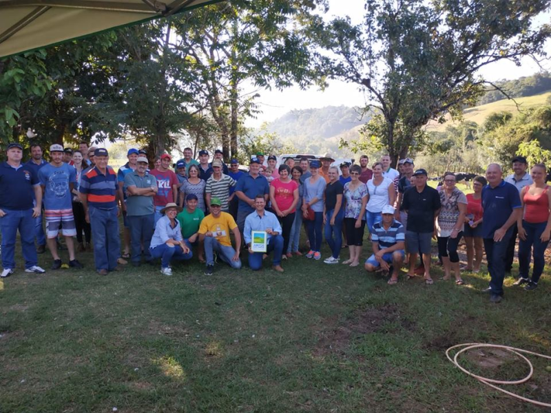 TARDE DE CAMPO SOBRE MANEJO E QUALIDADE DO LEITE