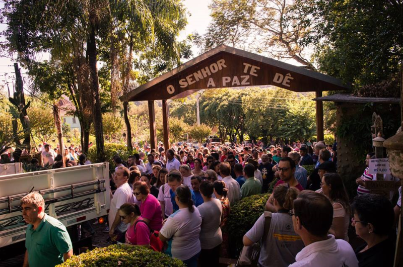 CAMINHADA PENITENCIAL LEVA MILHARES DE PEREGRINOS  AO SANTUÁRIO PARQUE SÃO FRANCISCO DE ASSIS, O CALVÁRIO.