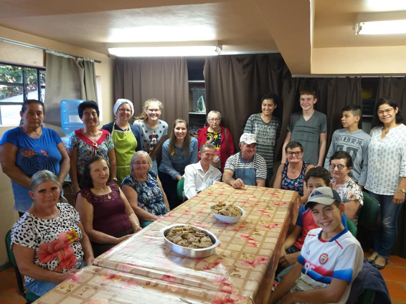 OFICINA PROMOVE A CONFECÇÃO DE BARRINHAS DE CEREAIS