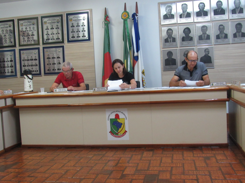 PODER LEGISLATIVO REALIZA A PRIMEIRA SESSÃO DE 2020.