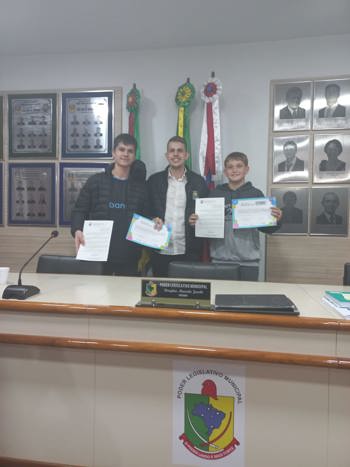 <p>ENTREGA DE MO&Ccedil;&Otilde;ES DE APLAUSOS NA C&Acirc;MARA DE VEREADORES DE S&Atilde;O JOS&Eacute; DO INHACOR&Aacute;</p>
