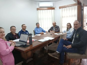 <p>C&Acirc;MARA REALIZA 3&ordf; SESS&Atilde;O EXTRAORDIN&Aacute;RIA E REUNI&Atilde;O DAS COMISS&Otilde;ES COM PRESEN&Ccedil;A DO SECRET&Aacute;RIO DE ASSIST&Ecirc;NCIA SOCIAL</p>
<p>&nbsp;</p>