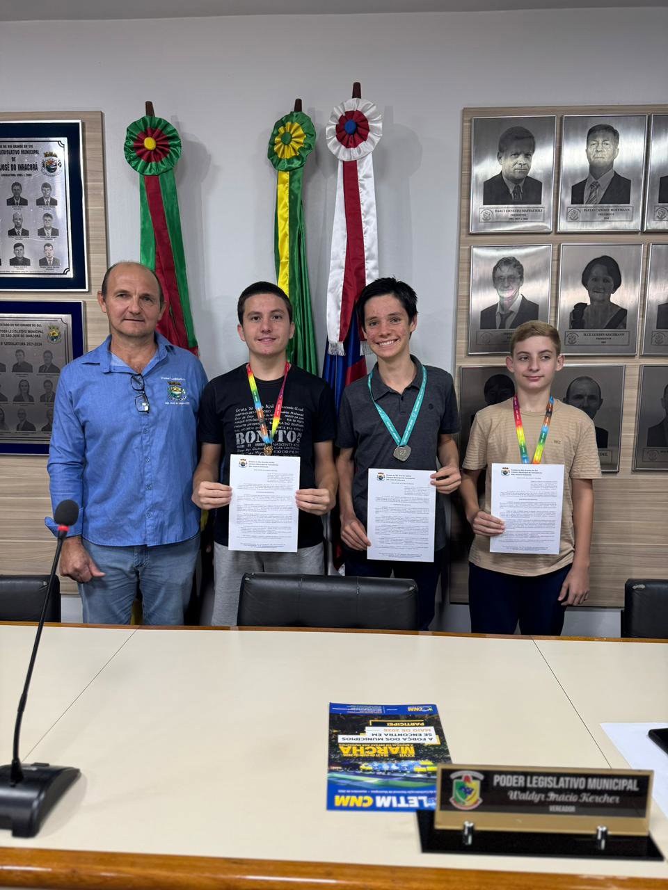 C&Acirc;MARA MUNICIPAL REALIZA 5&ordf; SESS&Atilde;O ORDIN&Aacute;RIA E ENTREGA MO&Ccedil;&Atilde;O DE APLAUSOS A ESTUDANTES E PROFISSIONAIS DA EDUCA&Ccedil;&Atilde;O