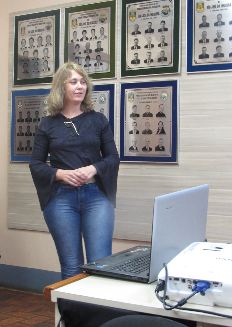 DIREÇÃO DA ESCOLA MADRE MADALENA APRESENTA PROPOSTA DO NOVO ENSINO MÉDIO NA CÂMARA