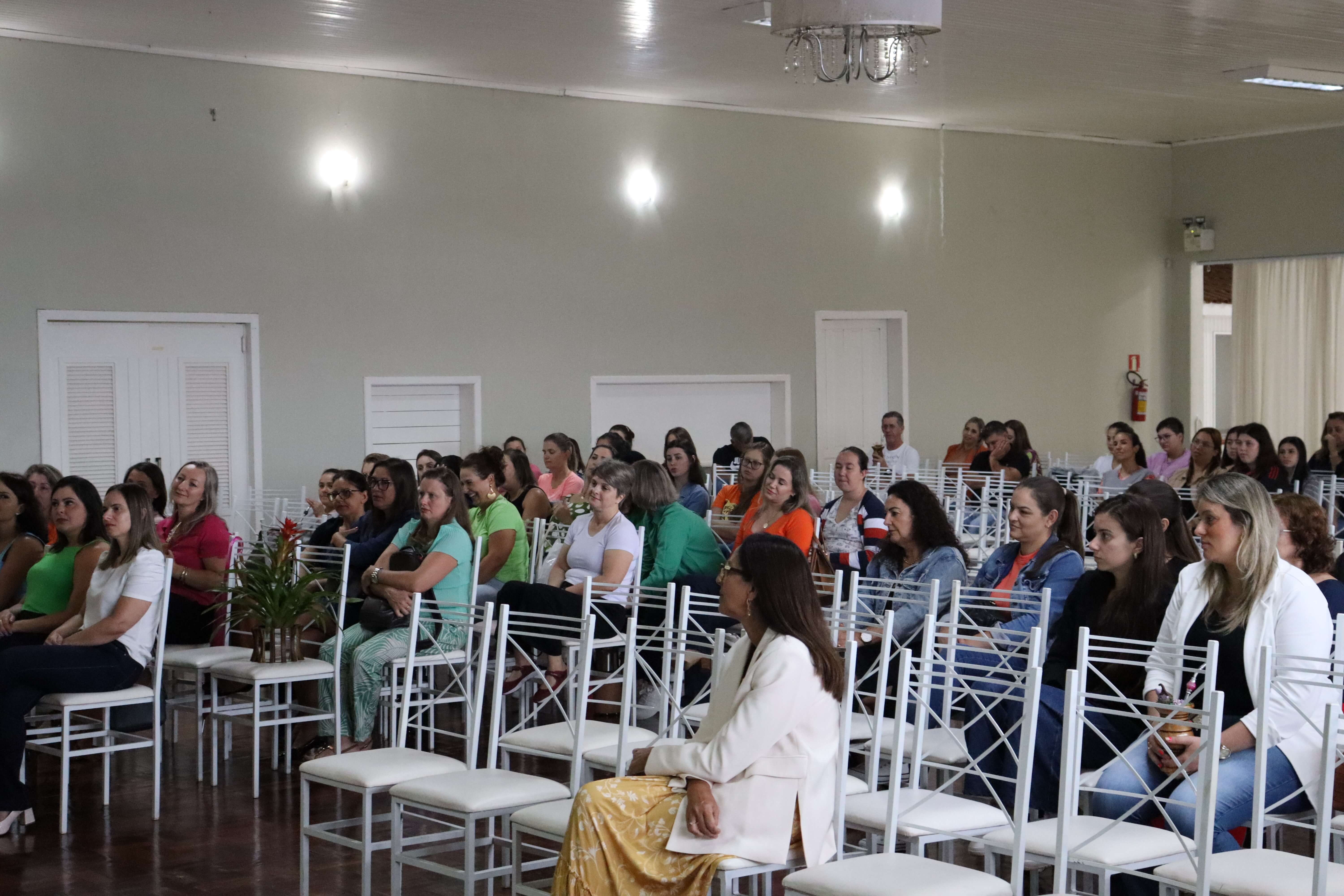 FORMAÇÃO CONTINUADA PARA PROFISSIONAIS DA REDE DE ENSINO DE RONDA ALTA SEGUE NESTA SEGUNDA-FEIRA