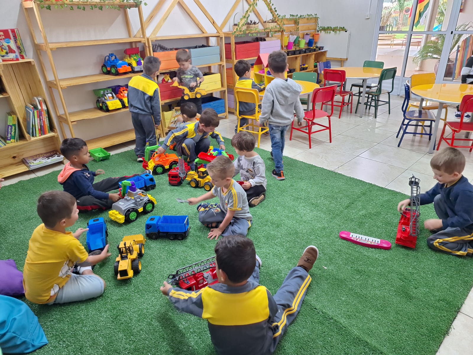 BRINCANDO E APRENDENDO: BRINQUEDOTECA PROPORCIONA ESPAÇO PARA DESENVOLVIMENTO DE ALUNOS NA ESCOLA MUNICIPAL PROFESSORA ALDERI FACCHI