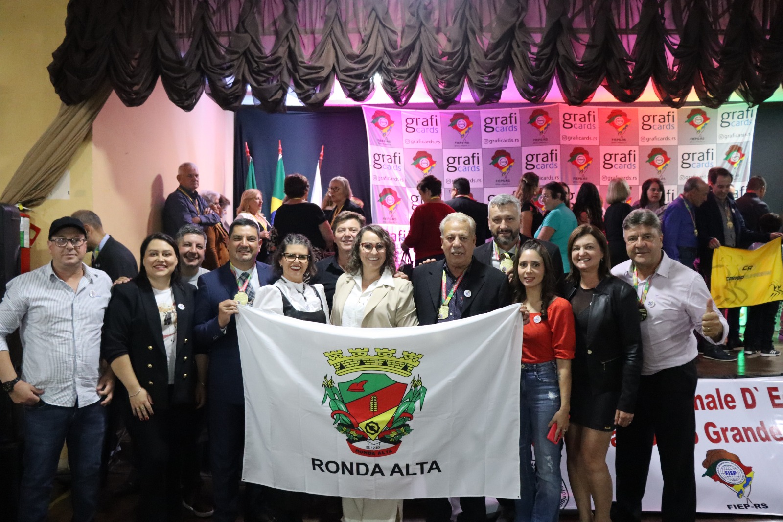 <p>PREFEITO MARCOS, VEREADOR JULIANO E ATLETAS DE RONDA ALTA RECEBEM HONRARIA EM PORTO ALEGRE</p>