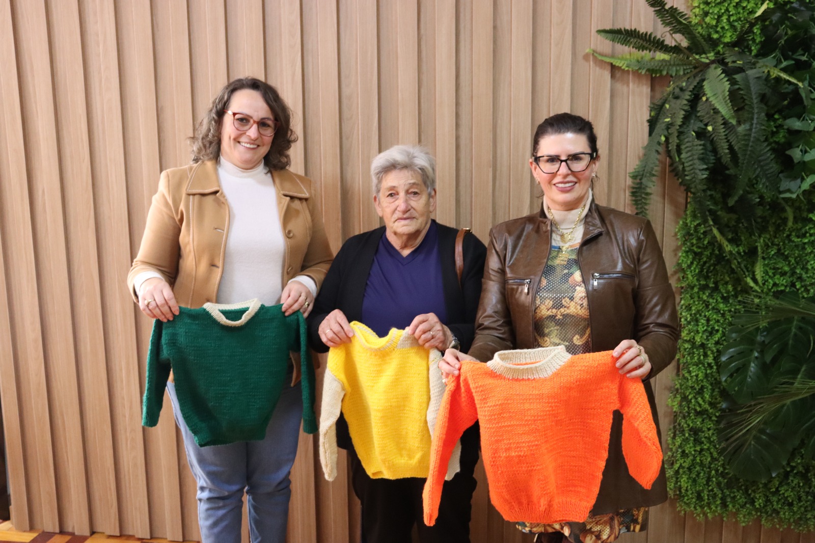 <p>SOLIDARIEDADE N&Atilde;O TEM IDADE: OSMILDA CITOLIN CONFECCIONA E DOA VESTIMENTAS EM L&Atilde;</p>