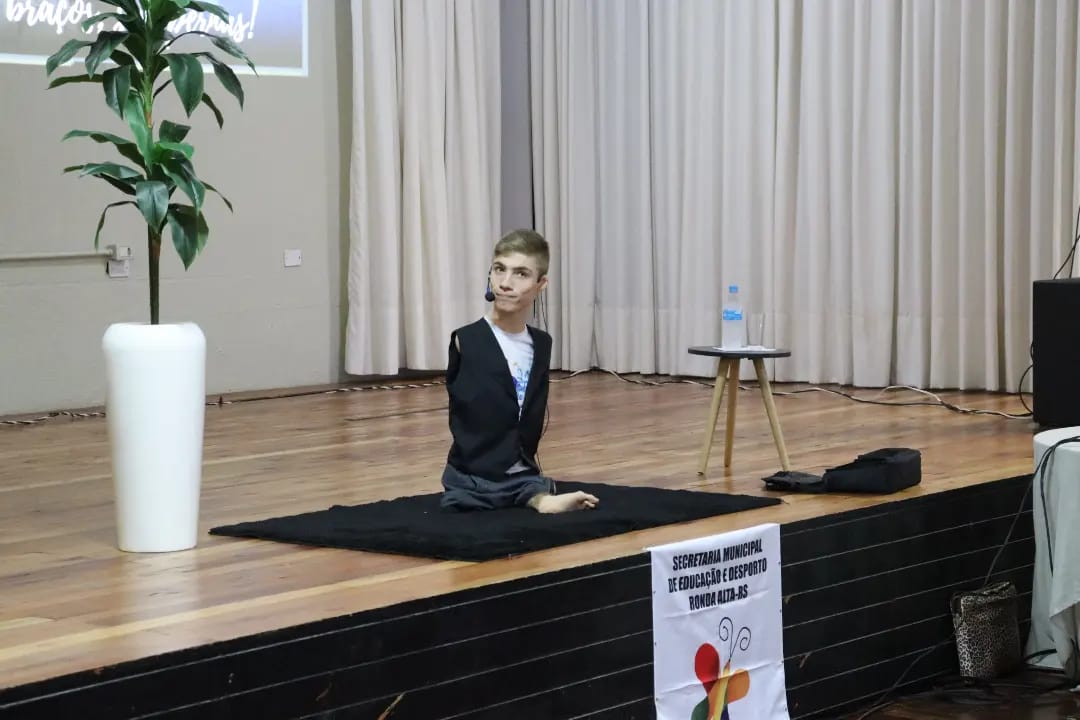 <p>TIAGO LINCK REALIZA CIRCUITO DE PALESTRAS EM RONDA ALTA</p>
