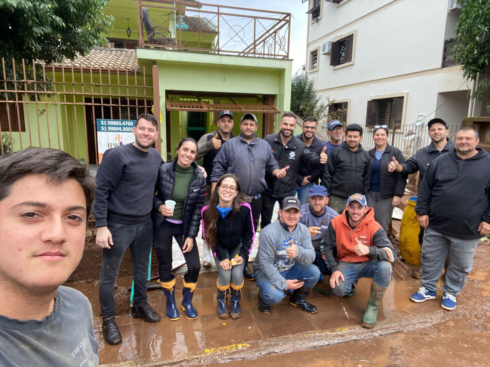 <p>VOLUNT&Aacute;RIOS RONDALTENES PRESTAM SERVI&Ccedil;OS &Agrave;S V&Iacute;TIMAS DAS ENCHENTES NO RS</p>