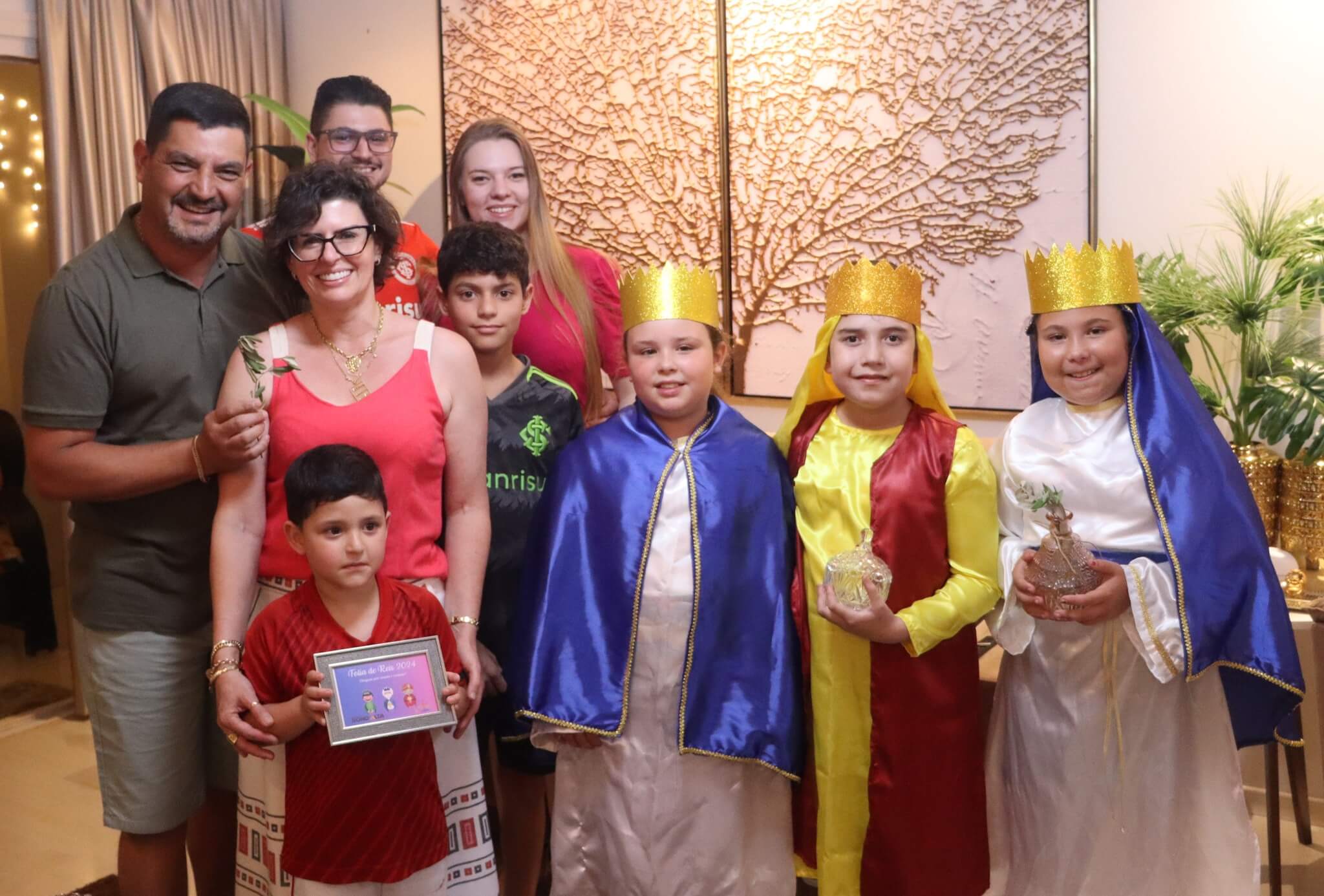 NOITE DE ENCANTAMENTO NA FOLIA DE REIS