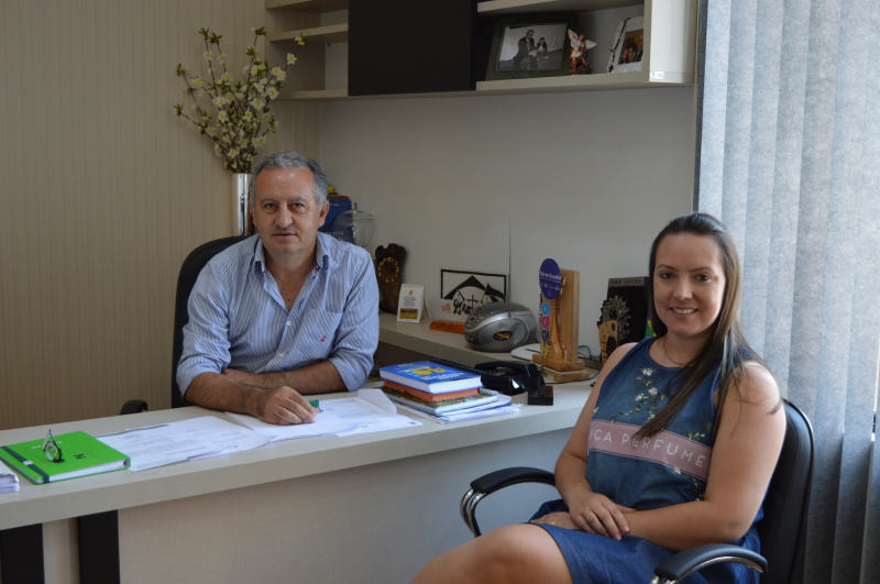 Prefeito em execício recebe nova Arquiteta