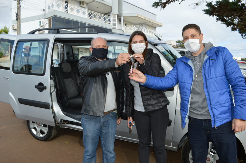 Secretaria de Saúde recebe carro zero quilômetro