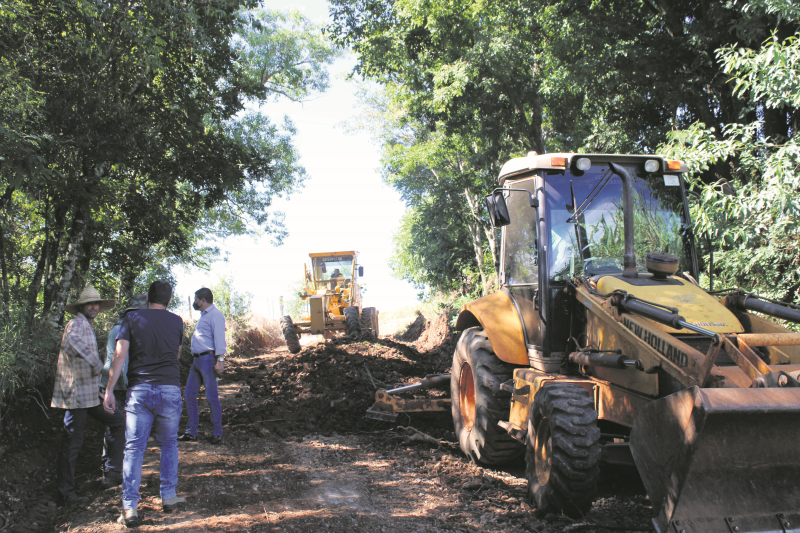 Melhoramento de estradas prossegue na região das pedras