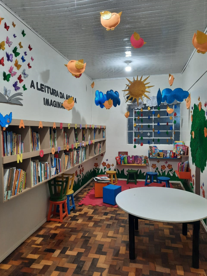 Espaço de leitura da EMEF Professora Alderi Facchi encanta