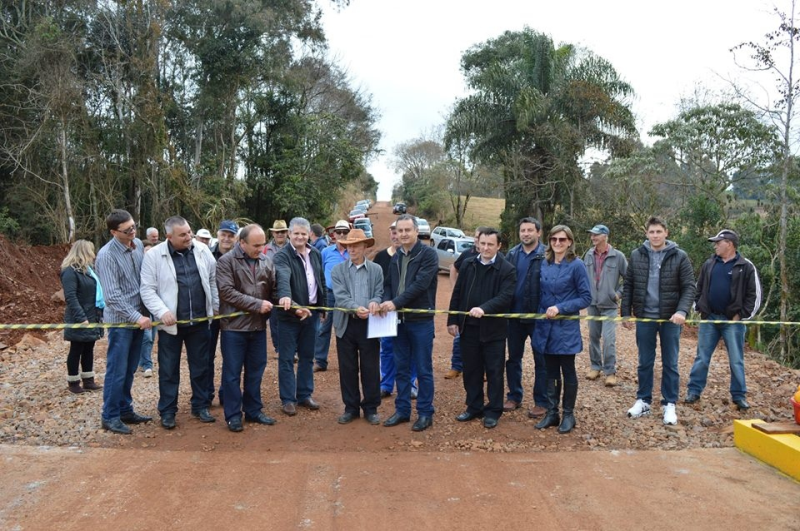 Ponte da Fazenda Sarandi é entregue a comunidade