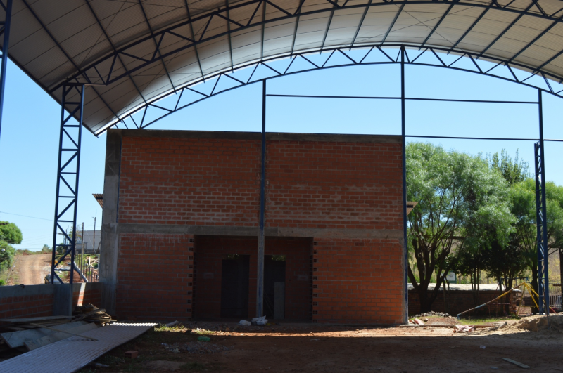 Recursos para modernização da quadra do Bairro Esperança e campo no Capitel