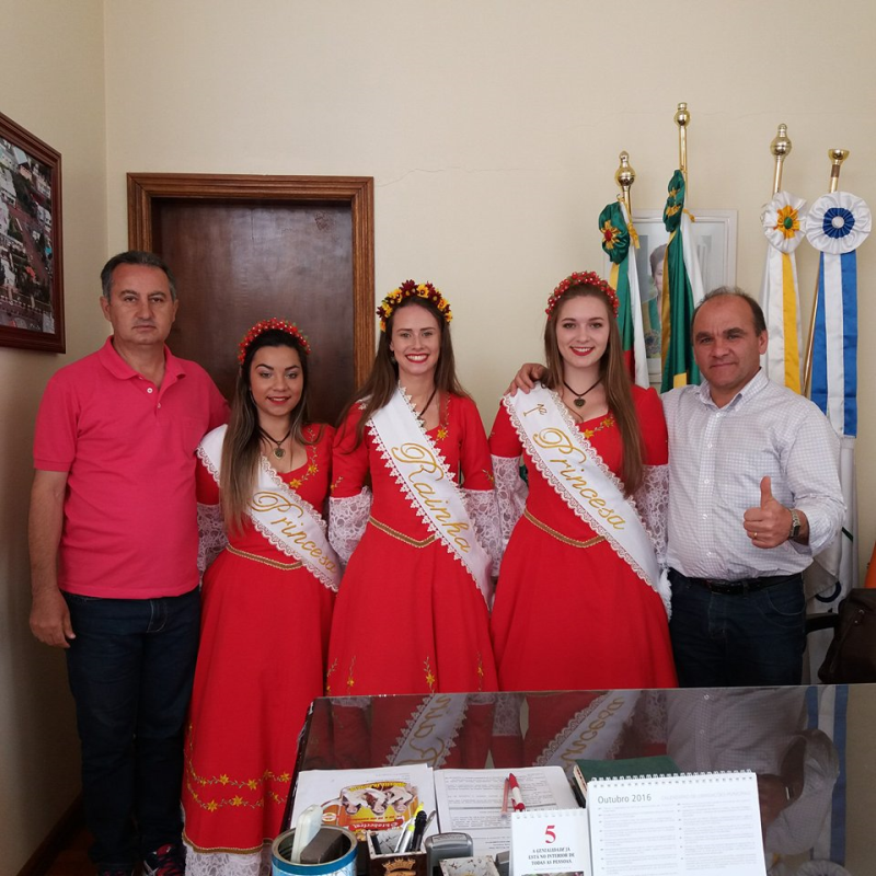 Soberanas da 18ª Oktoberfest de Alpestre visitaram o município