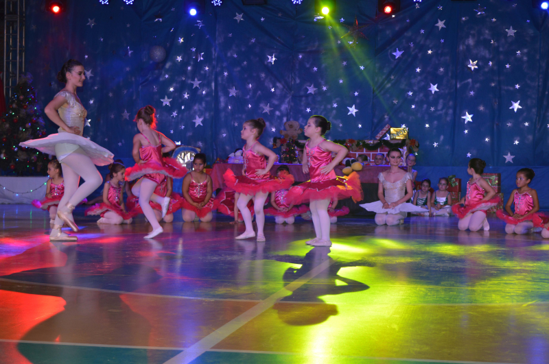 Apresentação do ballet encantou a comunidade rondaltense