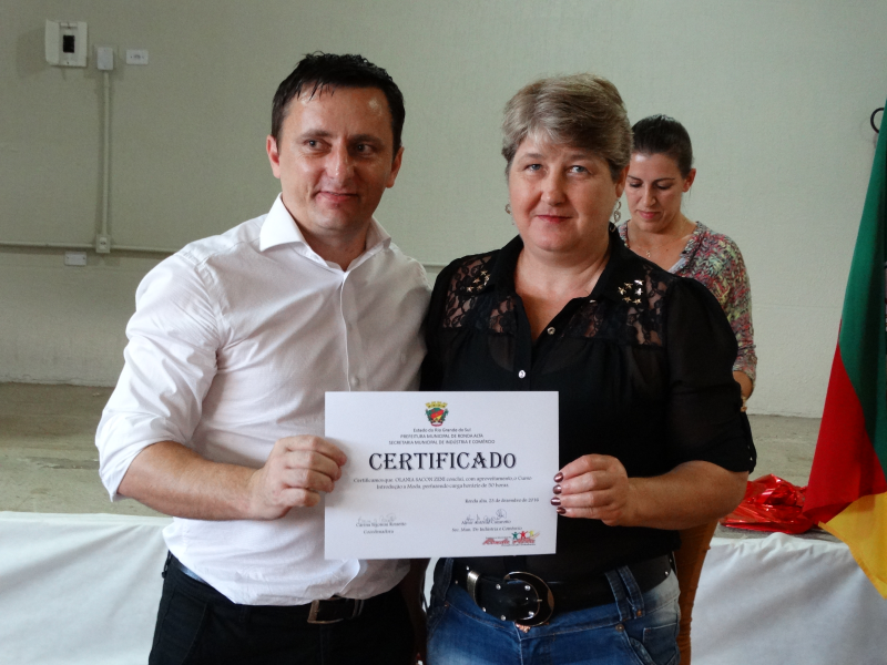 Formatura dos alunos do projeto Indústria da Moda de 2016