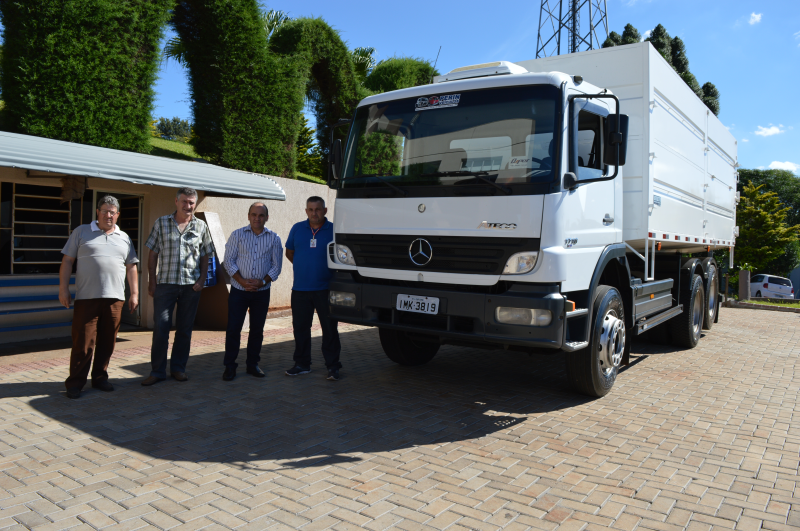 Município recebe mais um caminhão