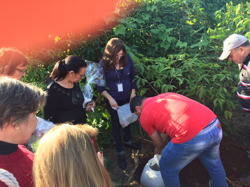 Grupos de Terceira idade conhecem o método da compostagem domiciliar