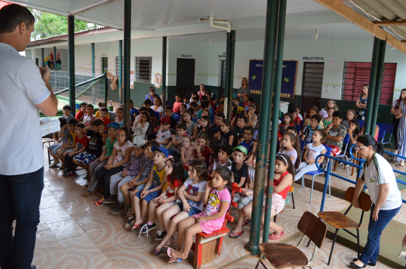 Coleta Seletiva de Lixo foi tema de palestras nas escolas HB e Mem de Sá