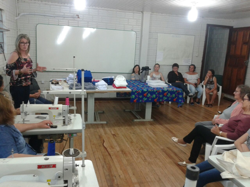 Projeto Indústria da Moda forma mais uma turma
