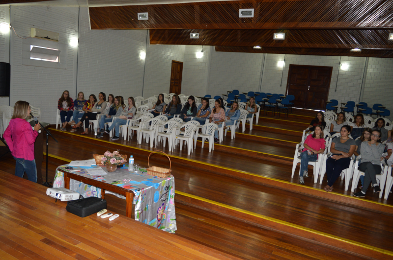 Atendentes participam de formação