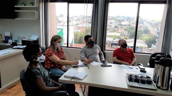 Live com representantes da CEF mostra programa Casa Verde e Amarela