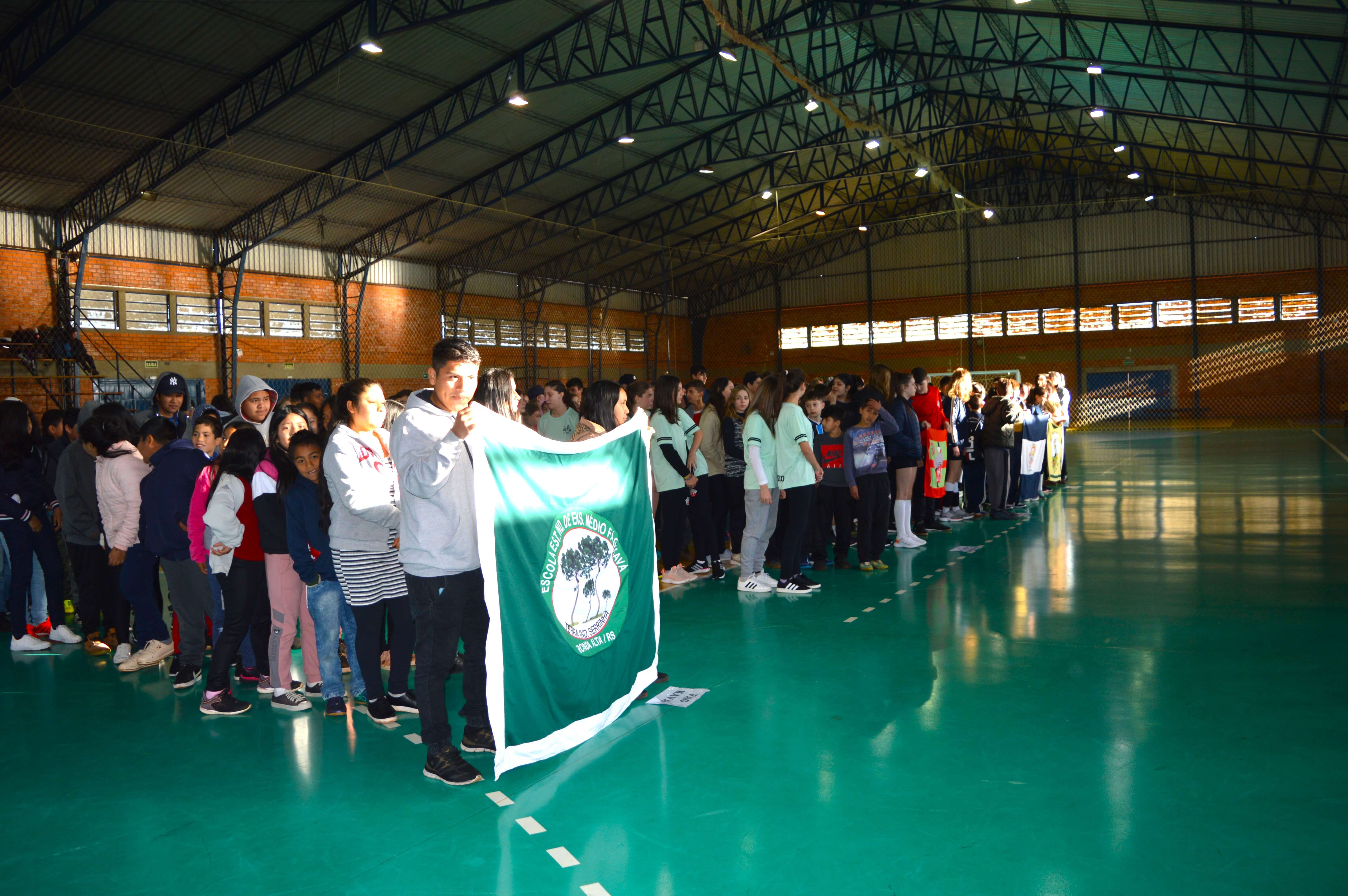 Escolas municipais e estaduais de Ronda Alta participam de gincana esportiva em comemoração ao Dia do Estudante