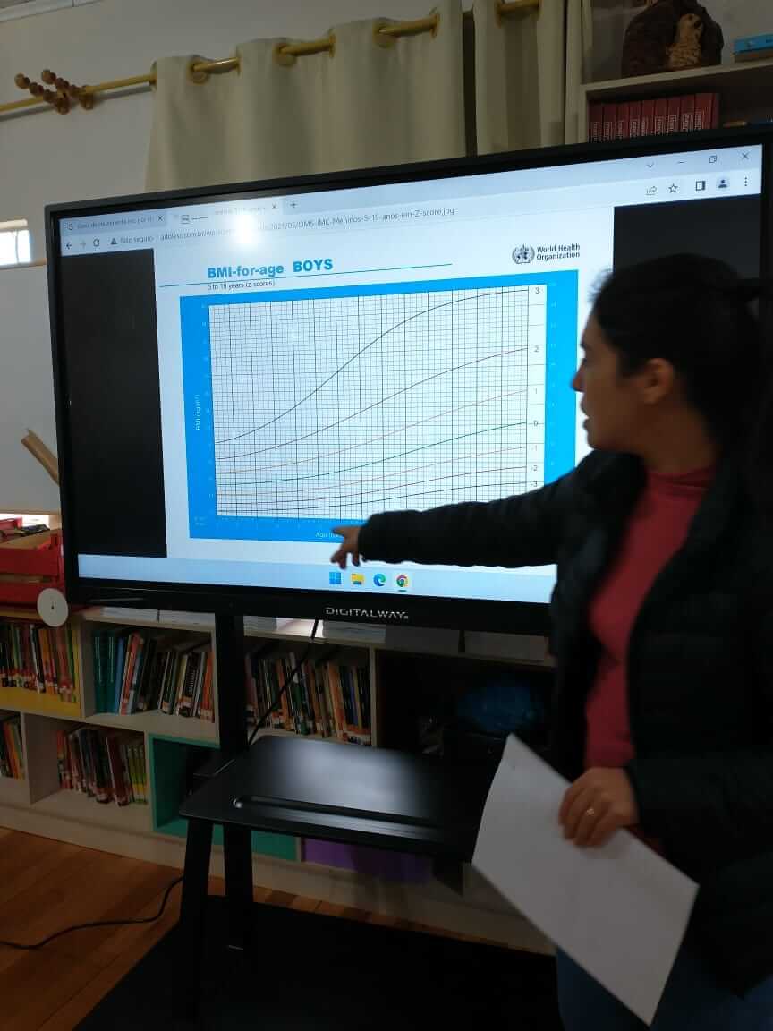Nutricionistas da SMED realizam atividades de Educação Alimentar e Nutricional na escola Mem de Sá