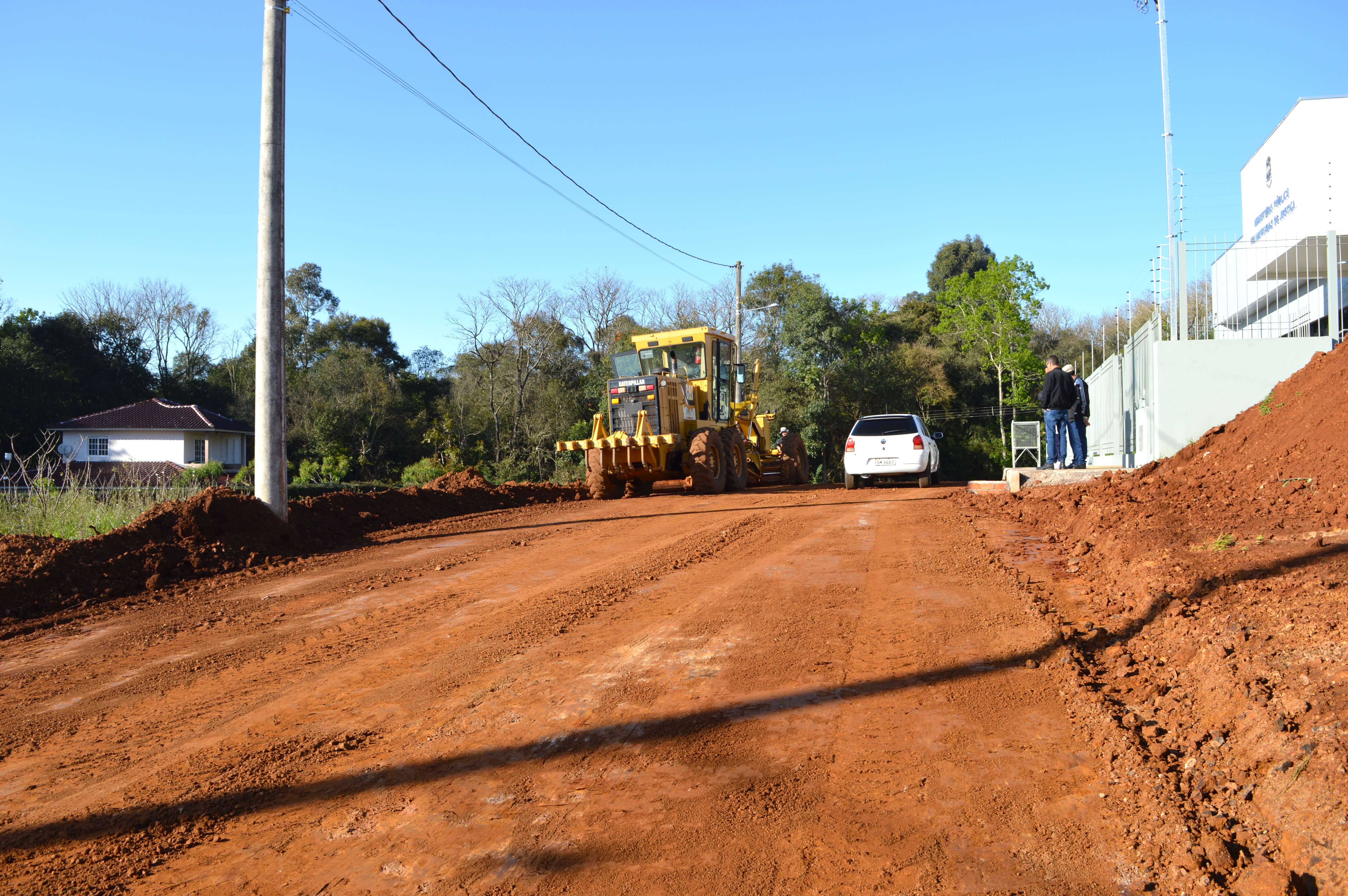  O melhoramento das estradas da área urbana do município segue sendo realizado