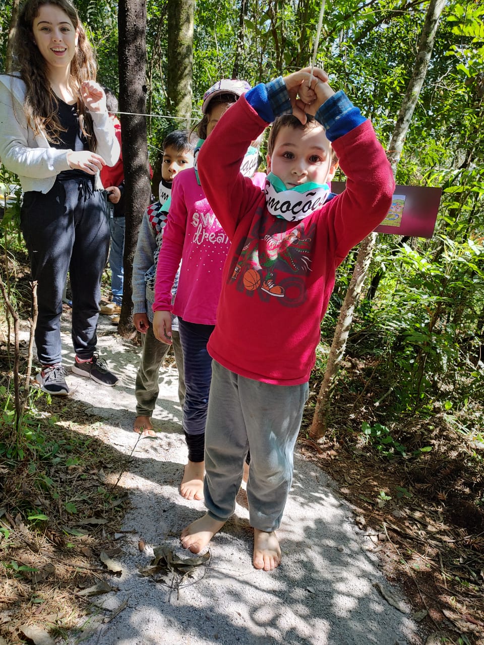 Trilha Sensitiva Ecológica é realizada com os alunos da escola Professora Alderi Facchi