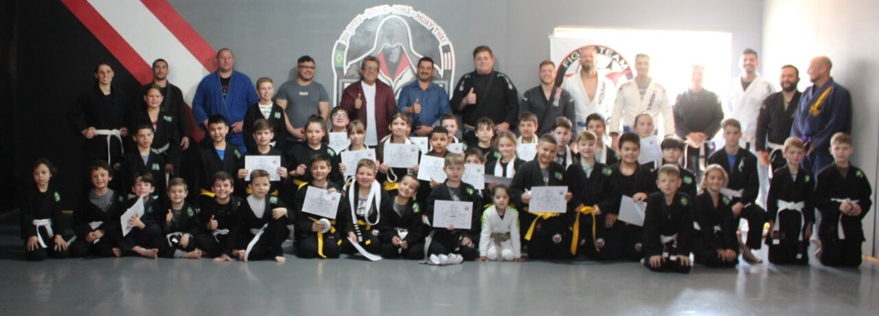ESCOLA DE JIU-JITSU REALIZA CERIMÔNIA DE TROCA DE FAIXA
