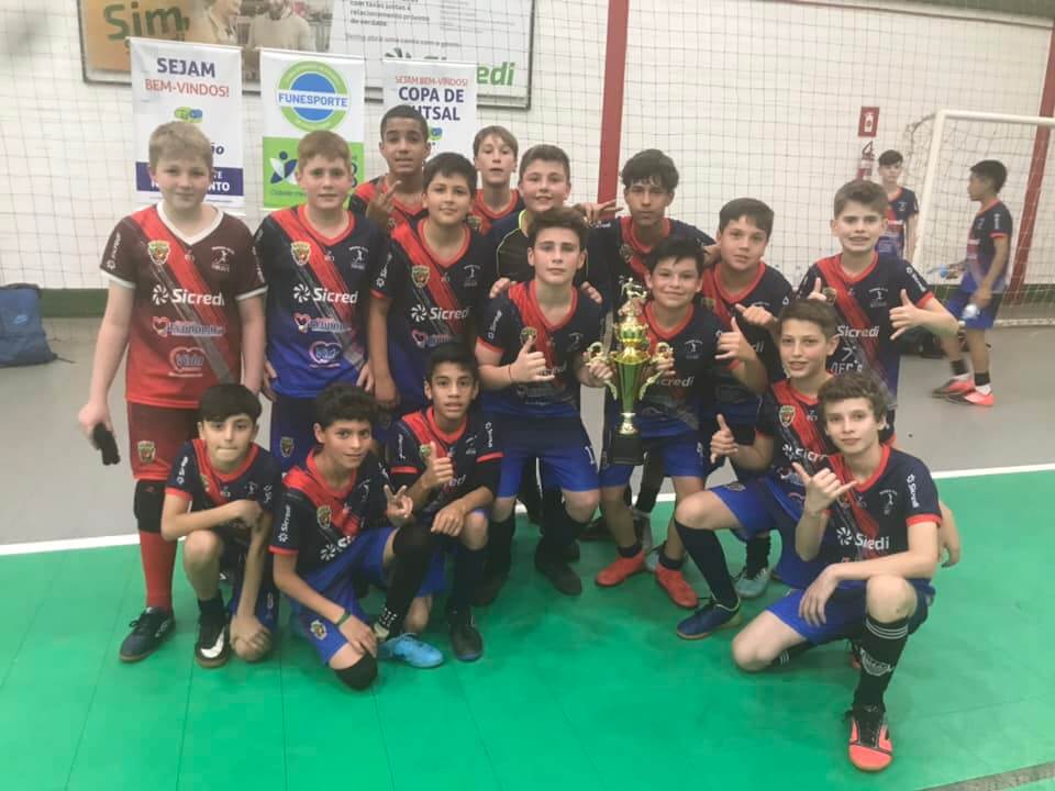 Escolinha de Futsal de Ronda Alta participa da Copa Farmácias São João, em Passo Fundo