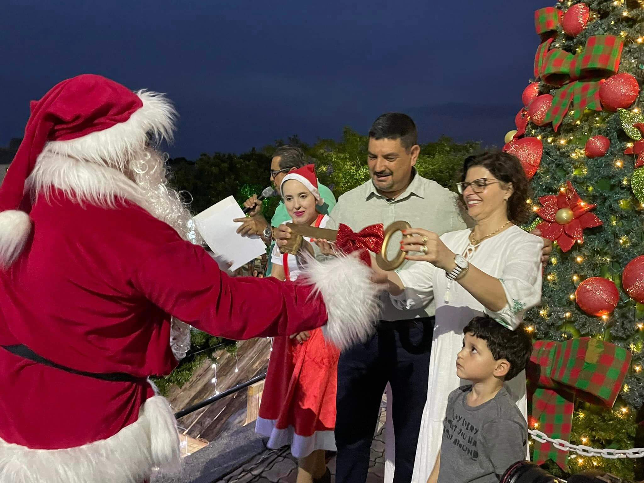 Chegada do Papai Noel em Ronda Alta traz grande público até a praça Mose Míssio