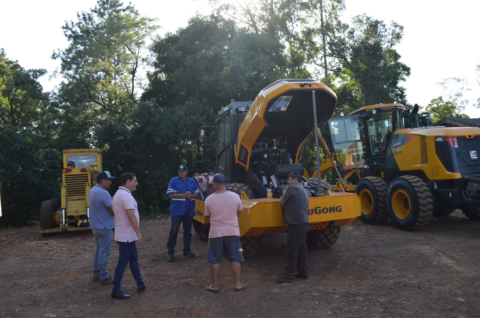 REALIZADA ENTREGA TÉCNICA DA PATROLA E ROLO COMPACTADOR