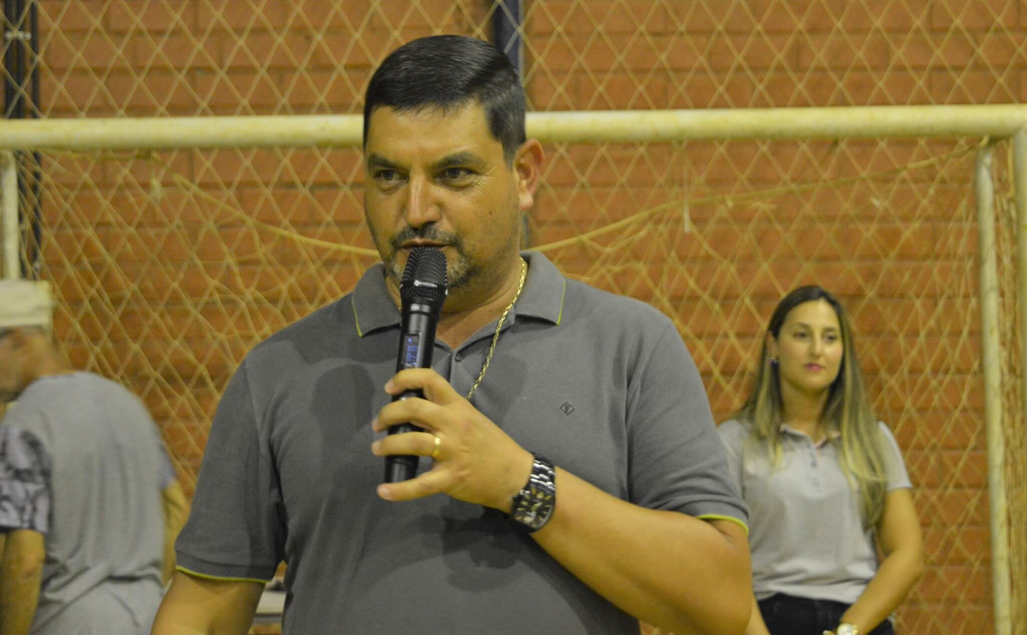 Mais um sonho sendo realizado! Hoje, a entrega do kit de uniforme escolar foi para os pequenos da escola Arco-Íris
