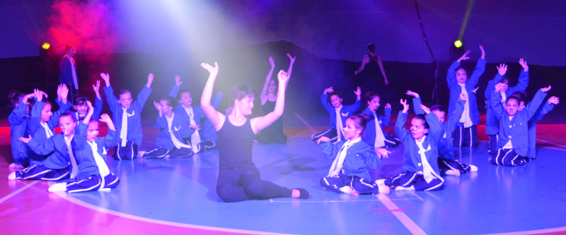 Bailarinas rondaltenses encantaram a comunidade