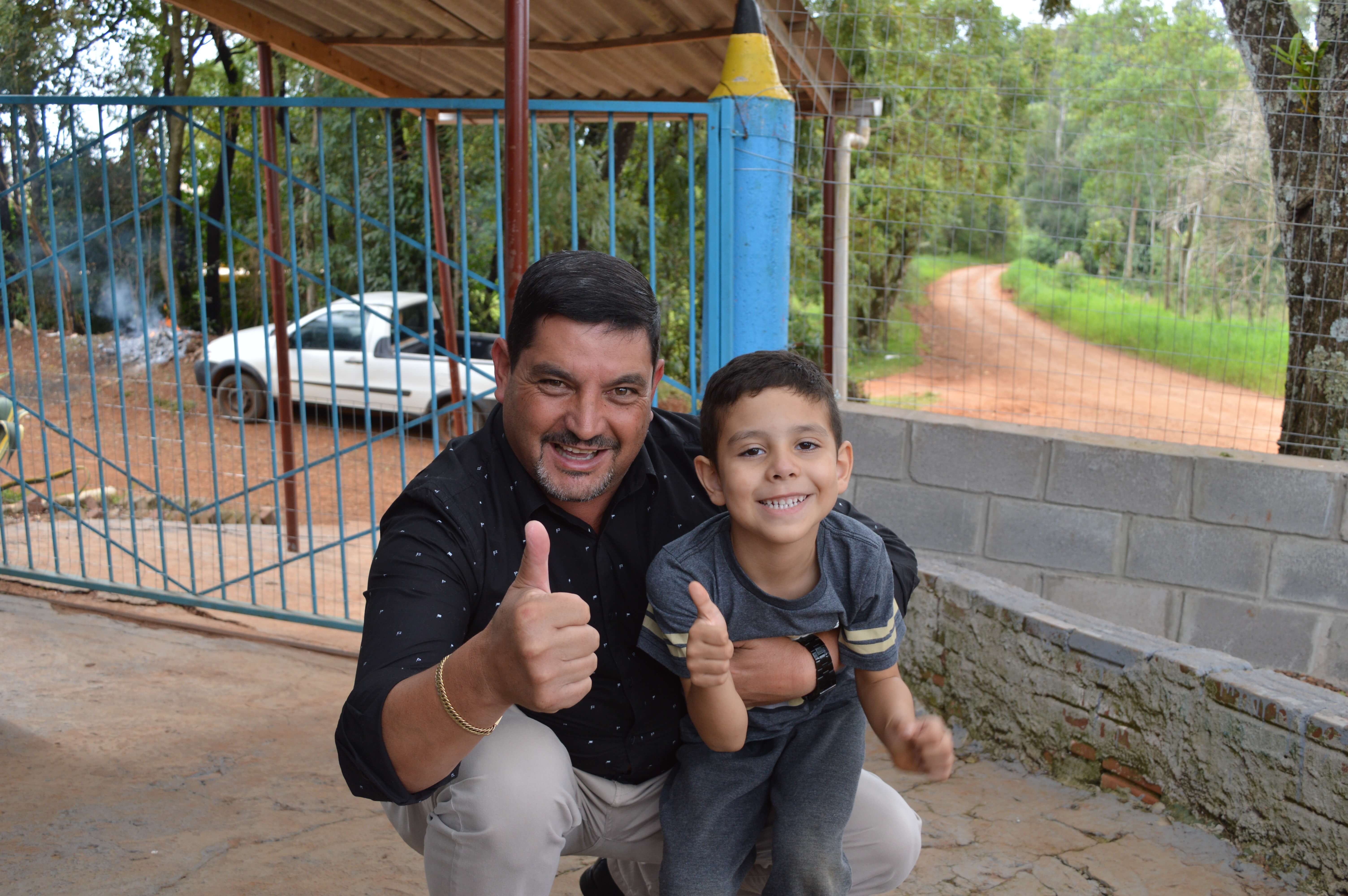 Prefeito Marcos e secretária de Educação Andréia visitam escolas municipais para desejar Feliz Páscoa