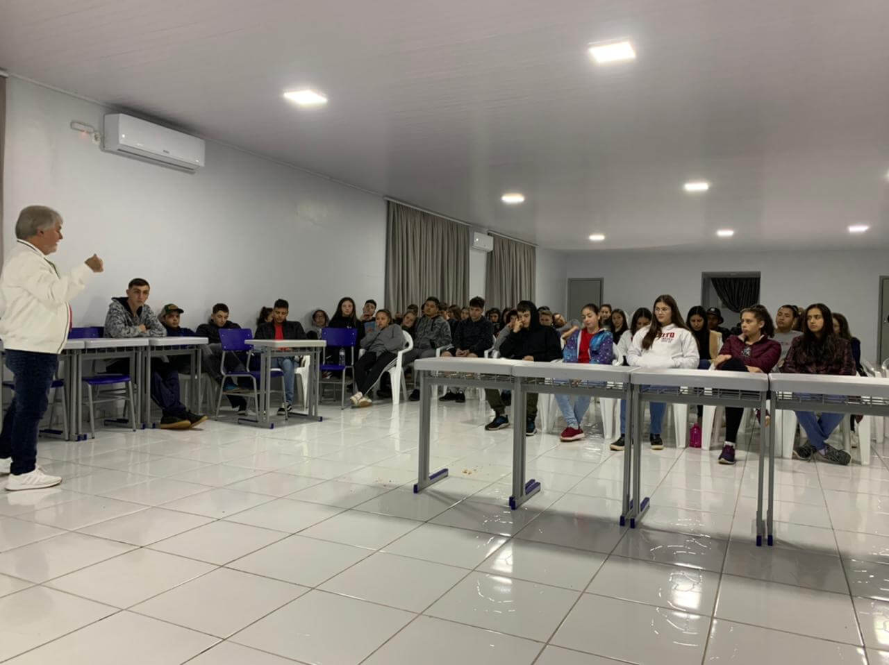 Secretaria Municipal de Saúde de Ronda Alta realiza palestra sobre automedicação e suas consequências