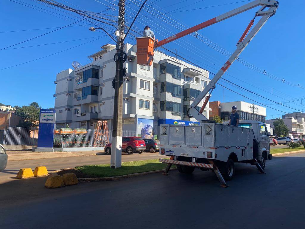 PROGRAMA DE EFICIÊNCIA ENERGÉTICA PREVÊ A SUBSTITUIÇÃO DE LUMINÁRIAS NA CIDADE