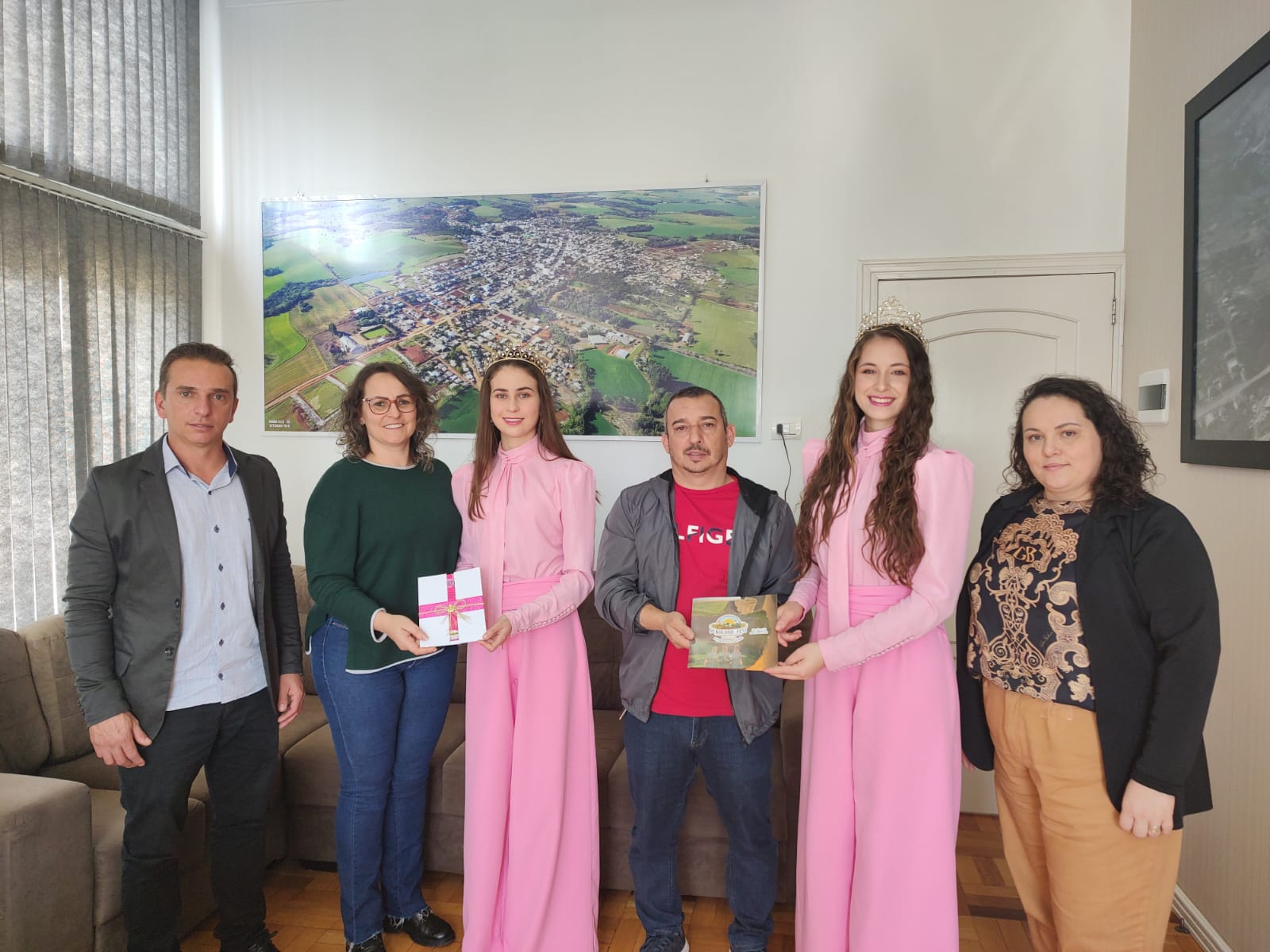 Vice-prefeito Jackson Luis Bertocchi recebe visita da comitiva da 9ª Kolonie Fest