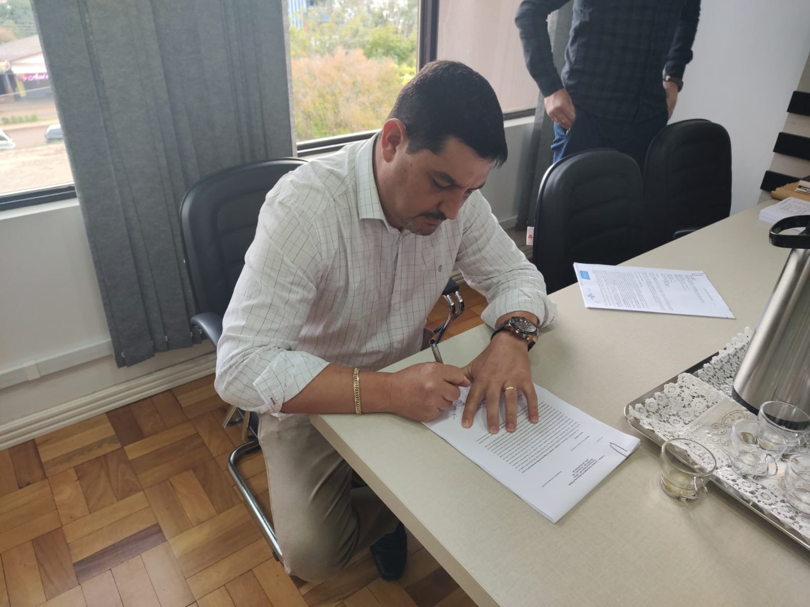 Prefeito de Ronda Alta recebe projeto para repasse mensal ao CONSEPRO