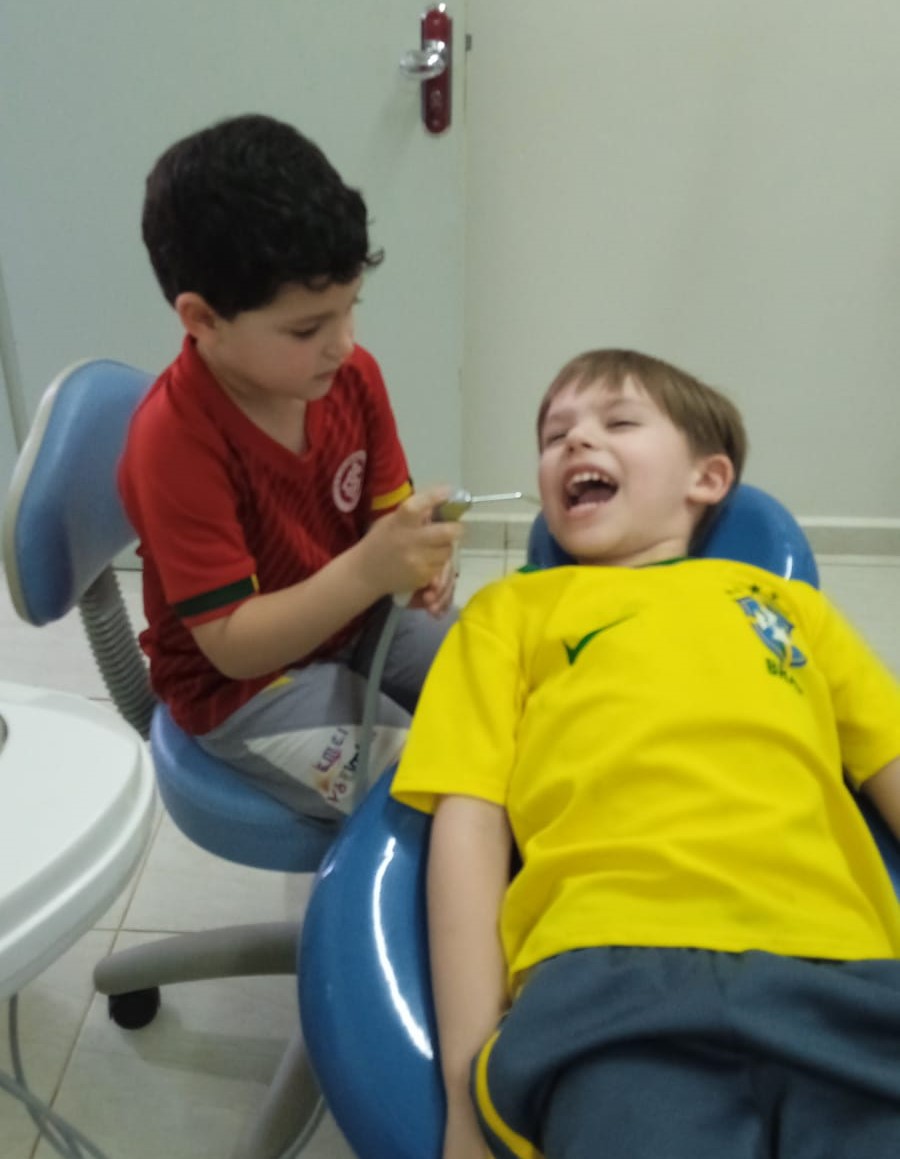 Alunos da EMEI Vó Elmira Guiland visitam consultório odontológico do CESAF