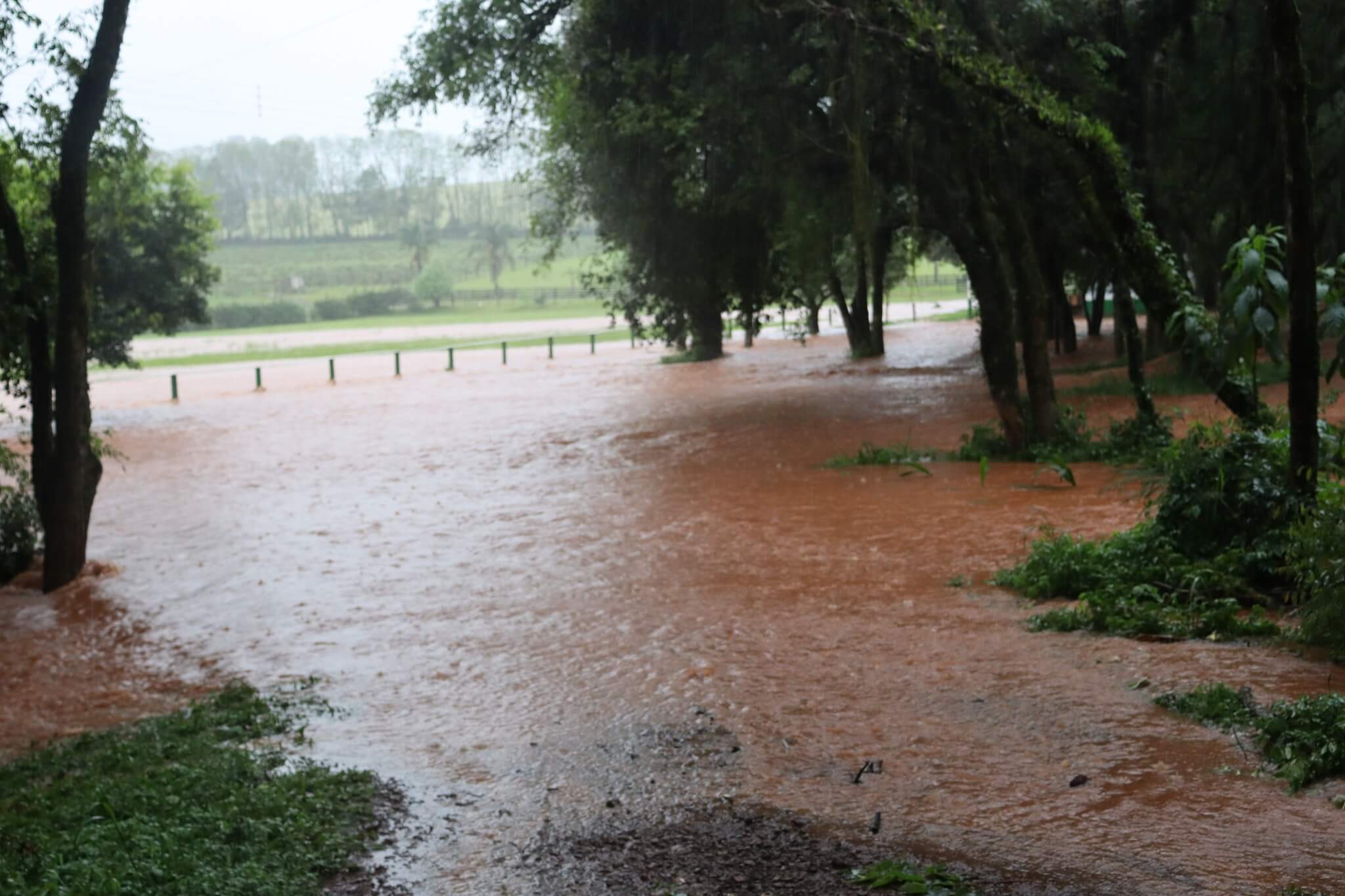 CHUVA TORRENCIAL PROVOCA ALAGAMENTOS